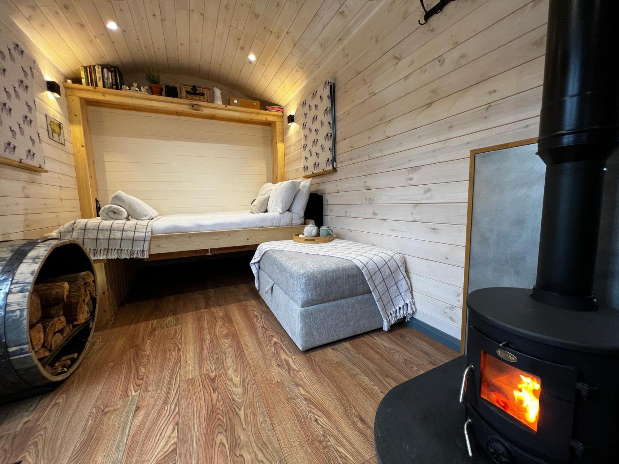Mountain View Shepherd'S Hut For 2 Adults, 1 Dog Villa Llangoed Exterior foto