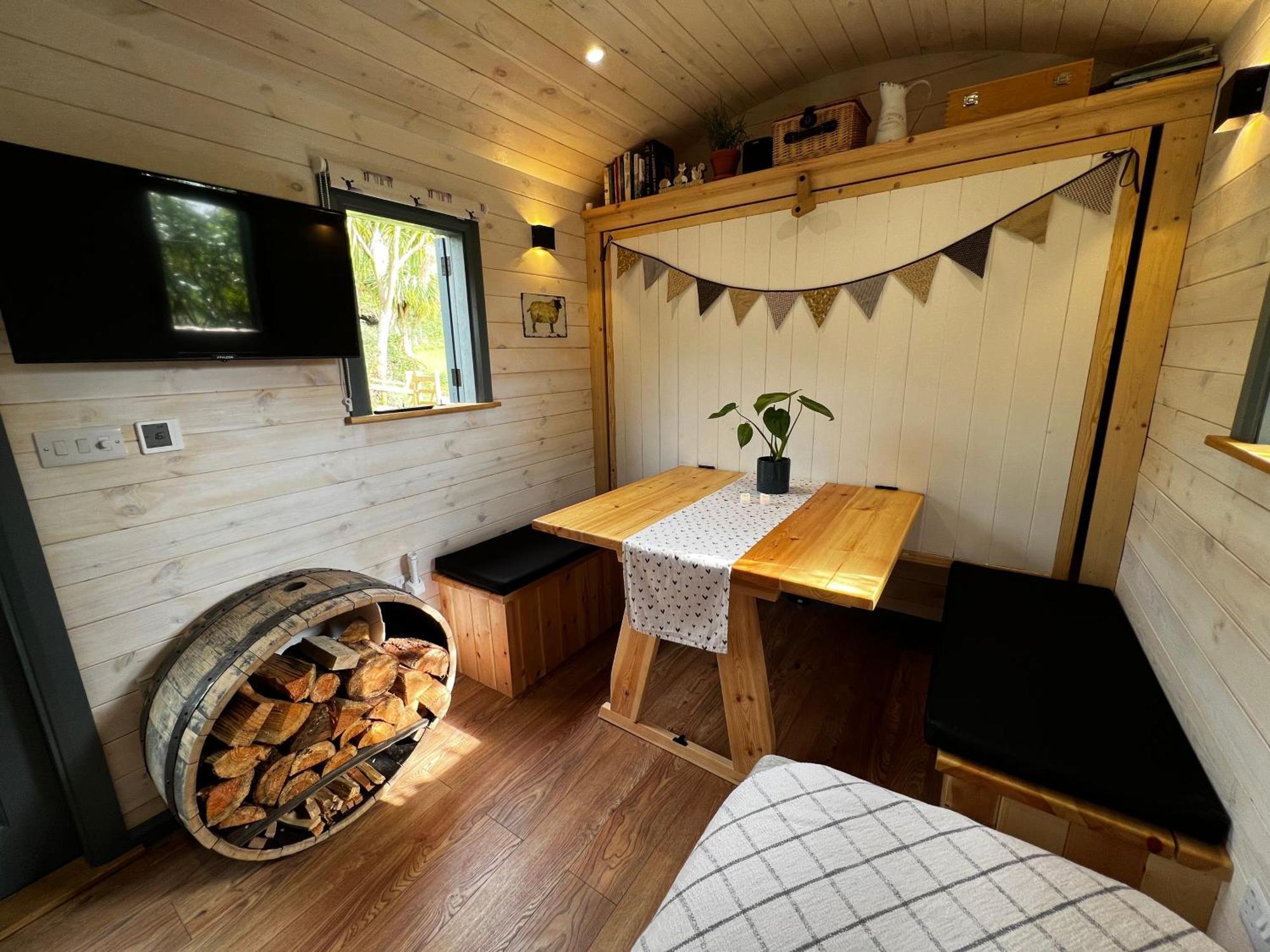 Mountain View Shepherd'S Hut For 2 Adults, 1 Dog Villa Llangoed Exterior foto