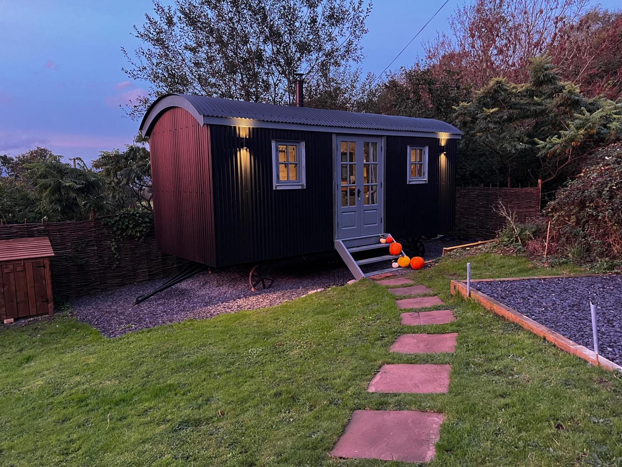 Mountain View Shepherd'S Hut For 2 Adults, 1 Dog Villa Llangoed Exterior foto